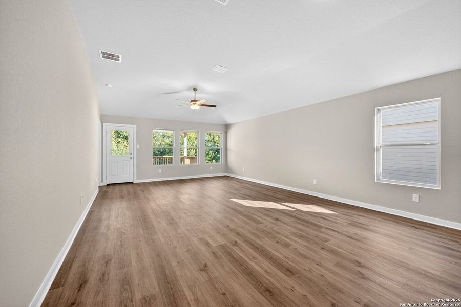 Spacious, unfurnished interior of a new home in Winding Brook, San Antonio (Image 31).