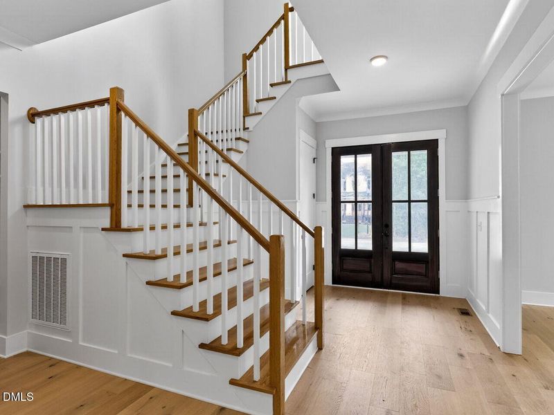 026-1280x960-stairs-foyer 026-1280x960-stairs-foyer