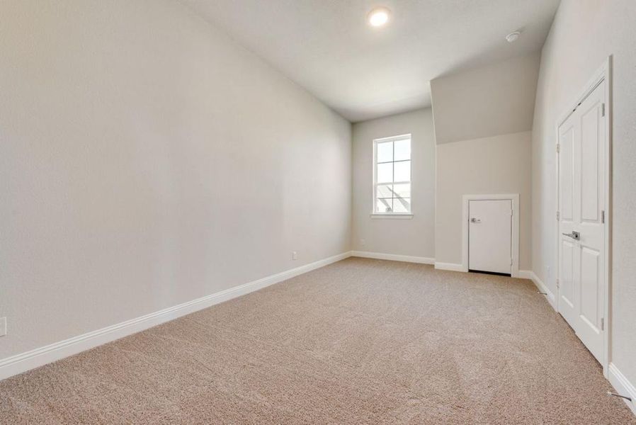 Spacious, unfurnished interior of a new home in South Pointe, Mansfield (Image 43).