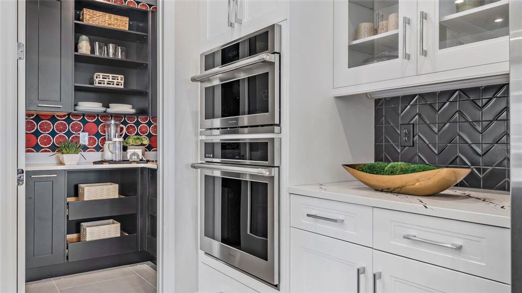 Model photo used for reference