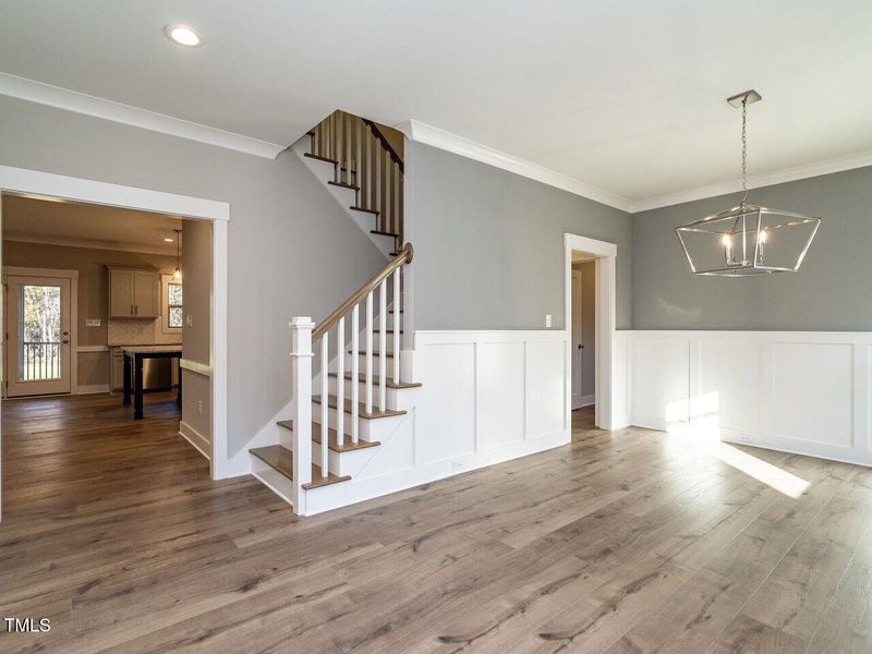 004-1280x960-entry-foyer-view