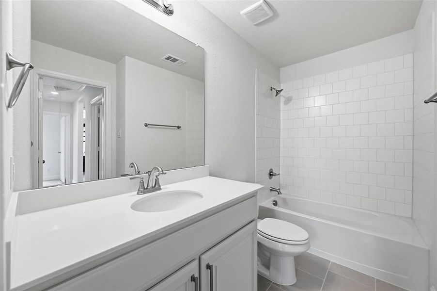 Furnished interior view inside a new home in Trail Creek, Cleburne (Image 11). Furnished interior view inside a new home in Trail Creek, Cleburne (Image 11).