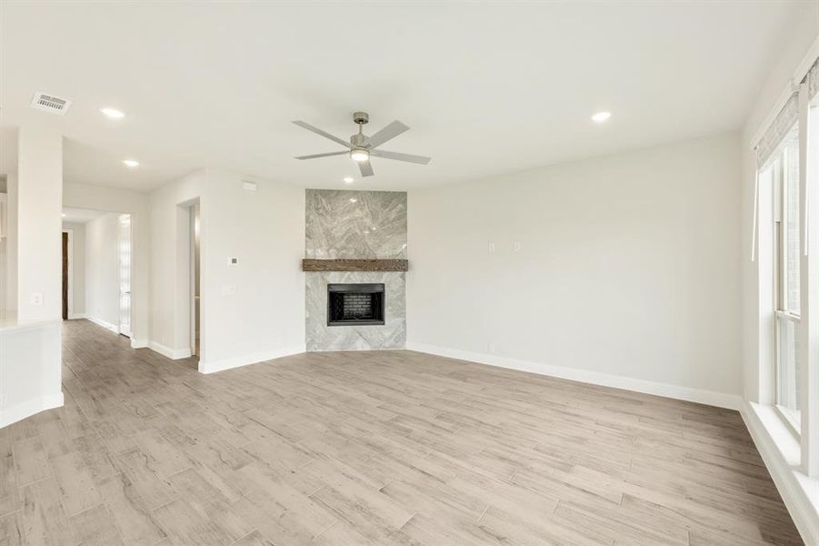 Spacious, unfurnished interior of a new home in Ridgepoint, Midlothian (Image 30).