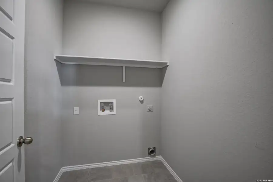 Spacious, unfurnished interior of a new home in Applewhite Meadows, San Antonio (Image 24).