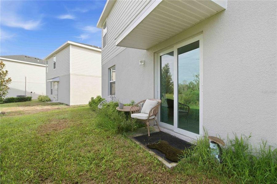 Exterior details and patio area of a home in , Bradenton (Image 3).