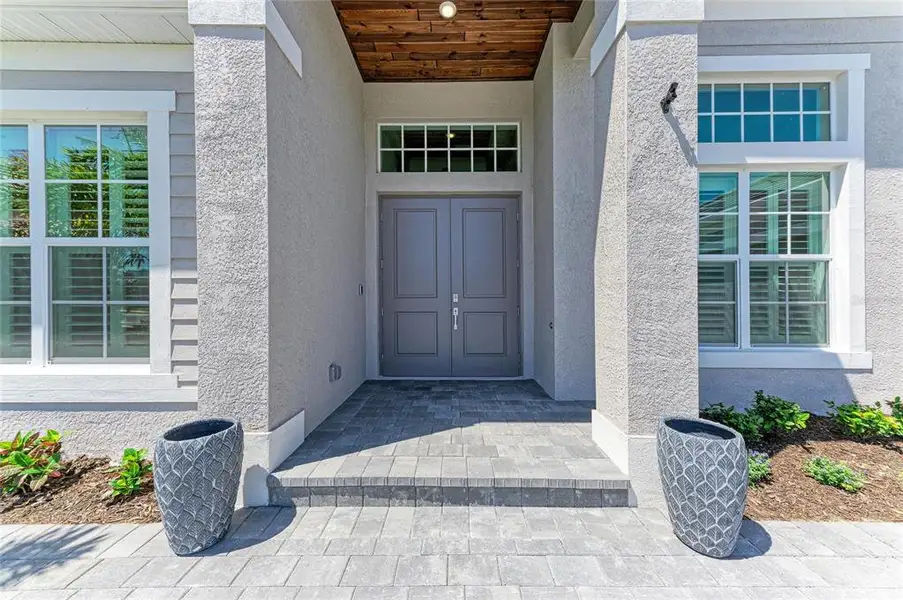 Exterior details and patio area of a home in , Venice (Image 26).