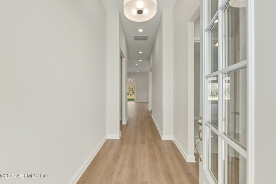 Spacious, unfurnished interior of a new home in Silver Landing at SilverLeaf, St. Augustine (Image 20).