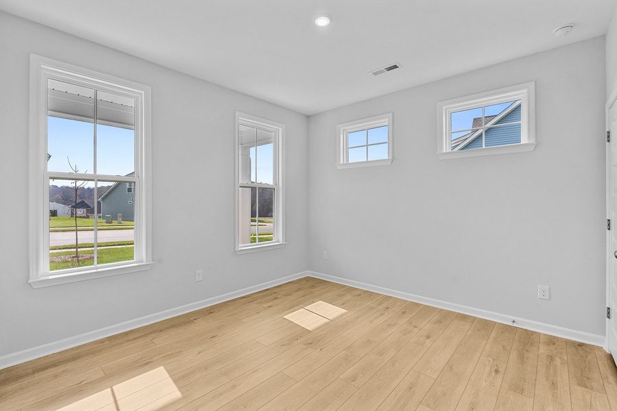Spacious, unfurnished interior of a new home in Hanes Lake, Winston-Salem (Image 26).
