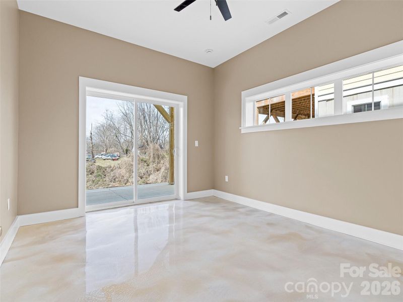 Spacious, unfurnished interior of a new home in , Asheville (Image 21).