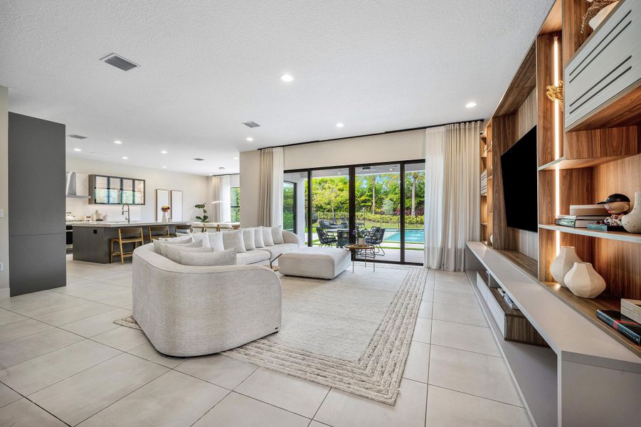 007-8124CrystalDownsAvenue-BocaRaton-FL-
