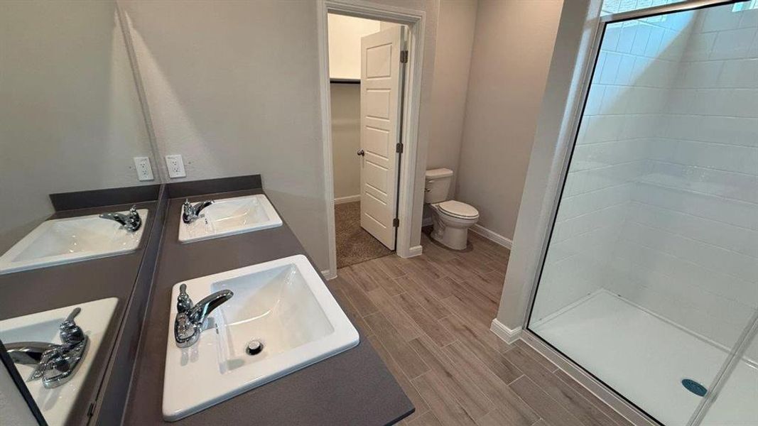 Furnished interior view inside a new home in Saratoga, Granbury (Image 8).