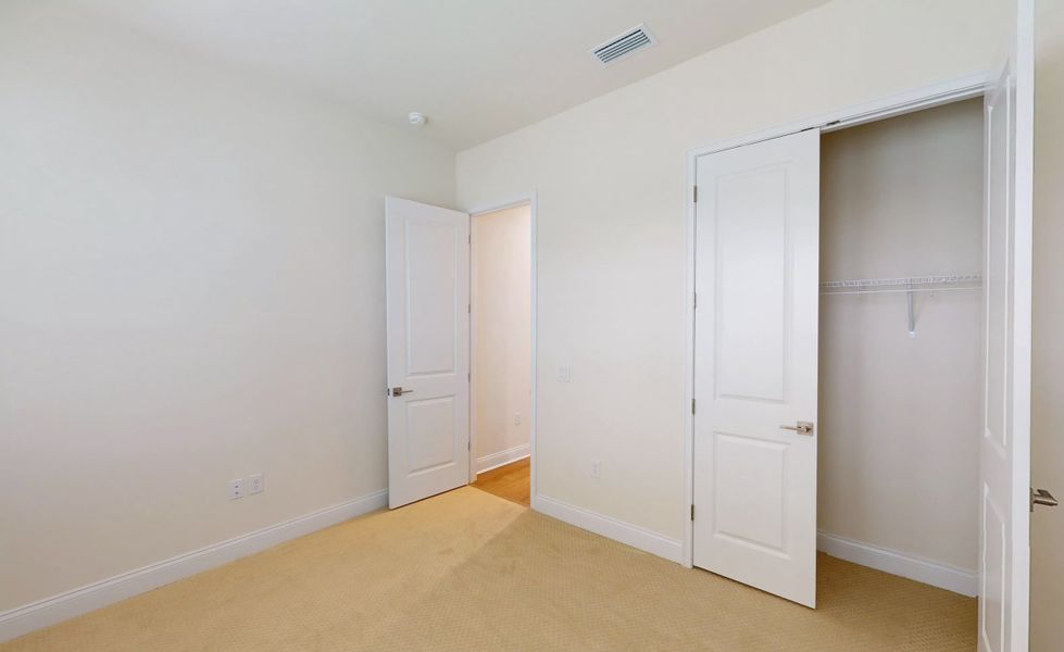 Spacious, unfurnished interior of a new home in Oakmont, Gainesville (Image 25).