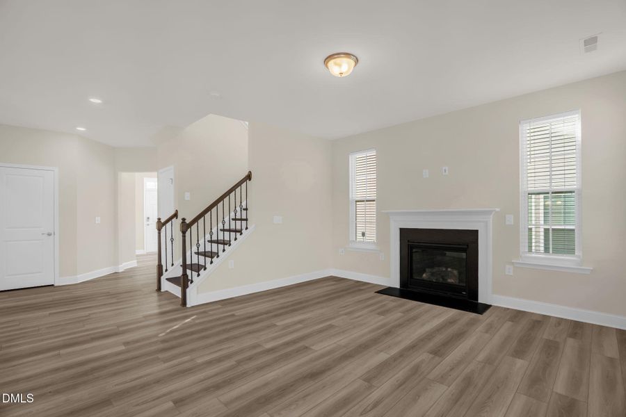 9-web-or-mls-2028 Seaford Dr-9