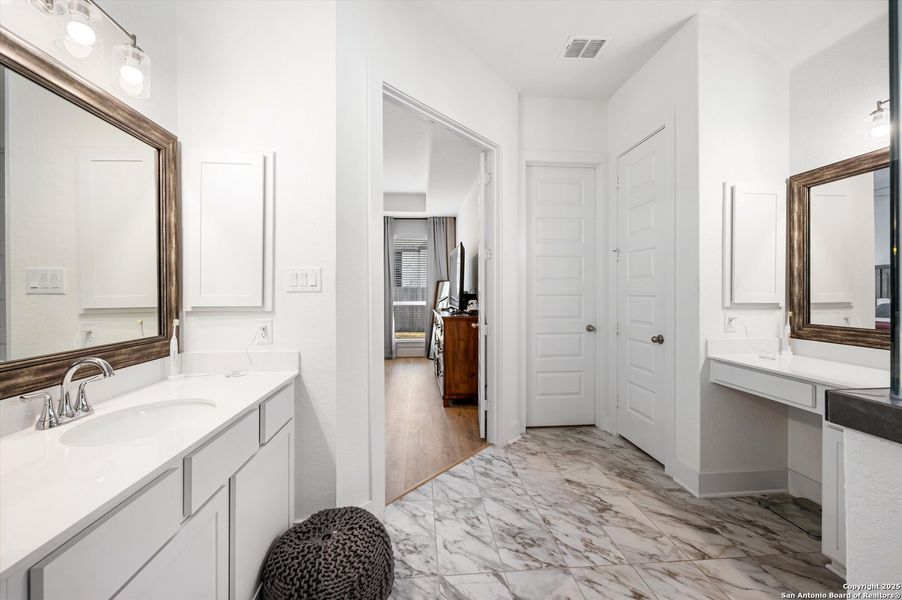 Furnished interior view inside a new home in Mesa Western, Cibolo (Image 6).