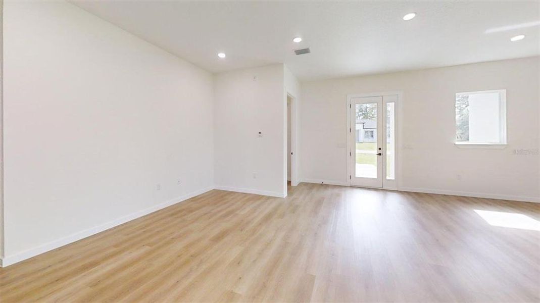 Spacious, unfurnished interior of a new home in , Ocala (Image 21).