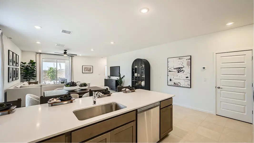 4083 Revolution Kitchen 2of2 Base8