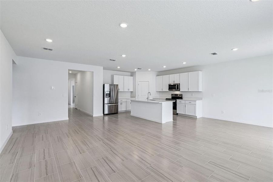 Spacious, unfurnished interior of a new home in , Palm Coast (Image 28).