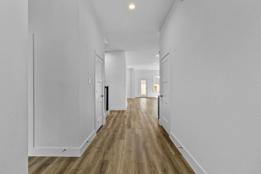 Spacious, unfurnished interior of a new home in Silverthorne, Conroe (Image 32).