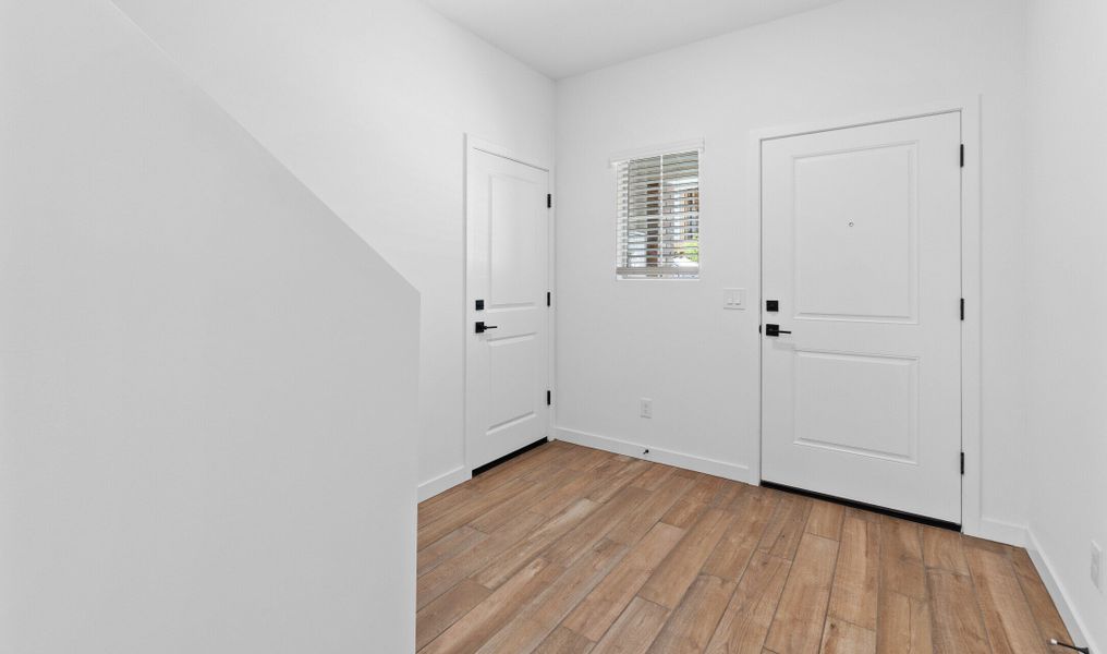 Inviting foyer with closet