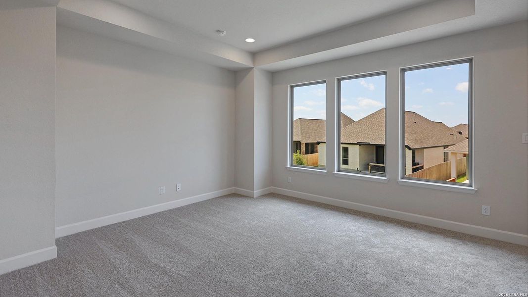 Spacious, unfurnished interior of a new home in Ladera, San Antonio (Image 18).