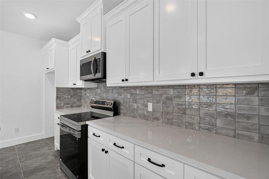 Furnished interior view inside a new home in , Fort Worth (Image 10).