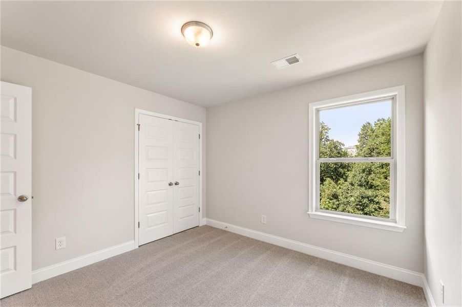 Spacious, unfurnished interior of a new home in Hellen Valley, Braselton (Image 13).