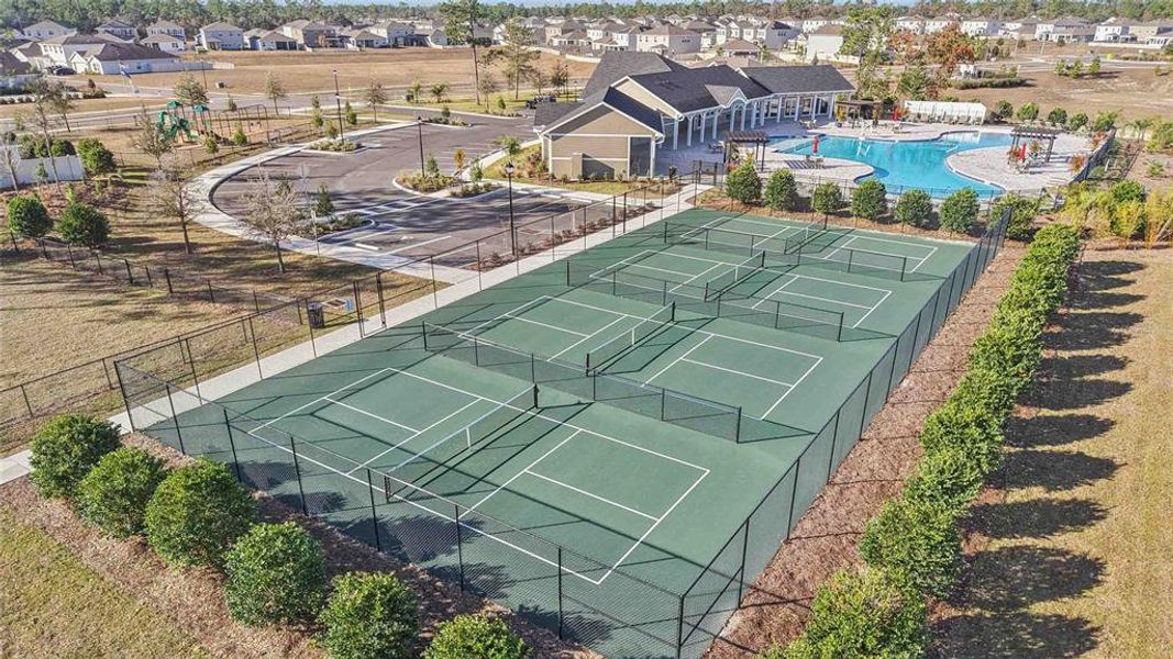Community amenities in Waterford, Brooksville (Image 33).