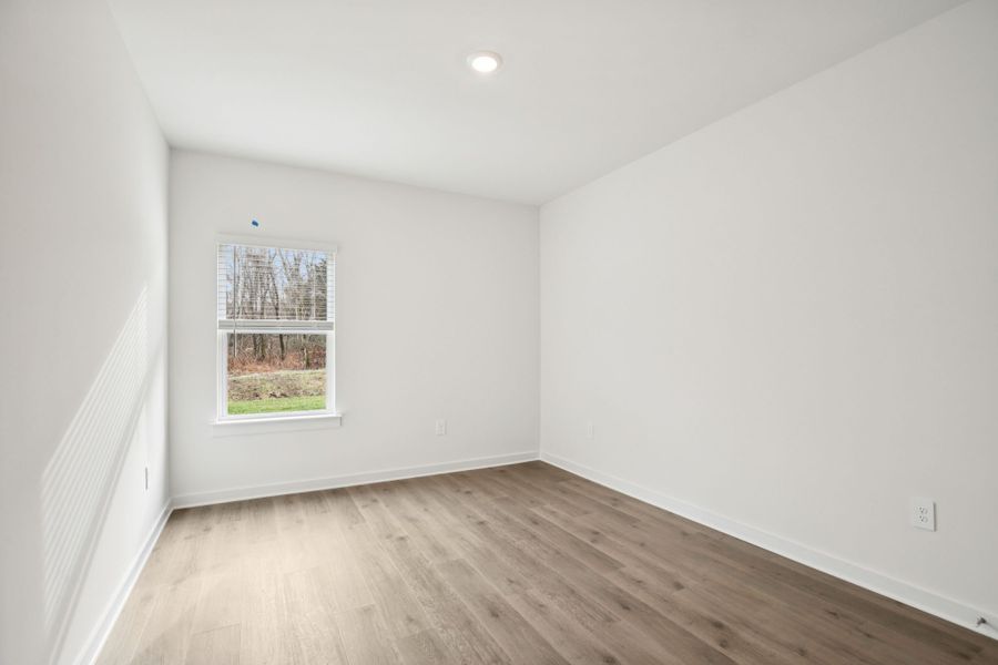 Spacious, unfurnished interior of a new home in Mission Hills, La Vergne (Image 14).