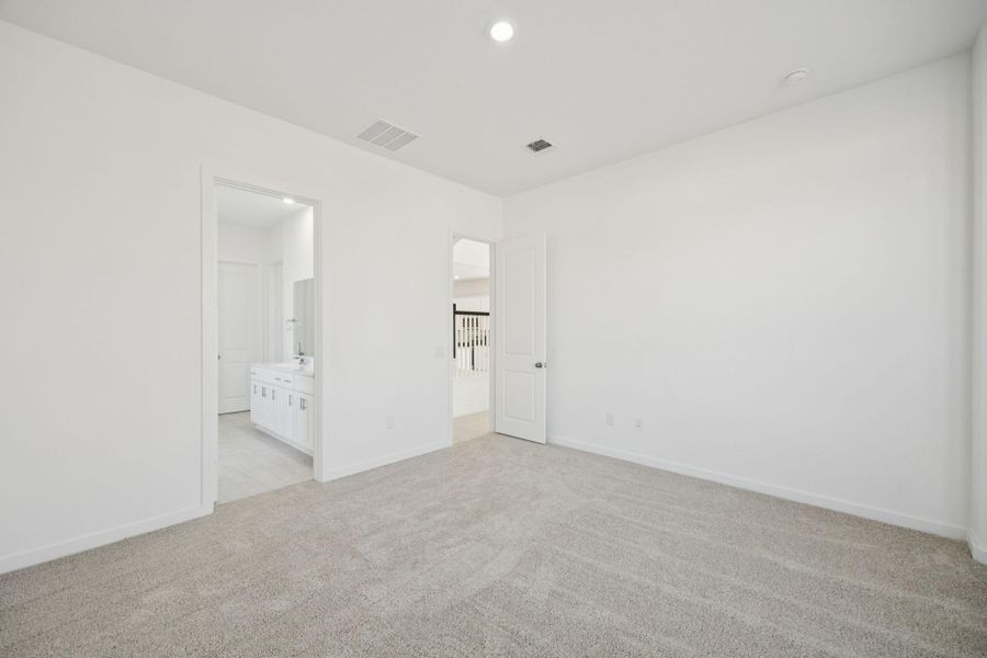 Spacious, unfurnished interior of a new home in Windcress, Cove (Image 15).