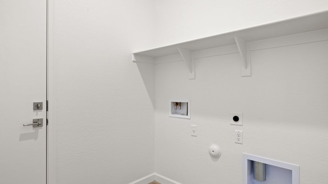 Spacious, unfurnished interior of a new home in The Ridge at Stone Butte, Phoenix (Image 36).