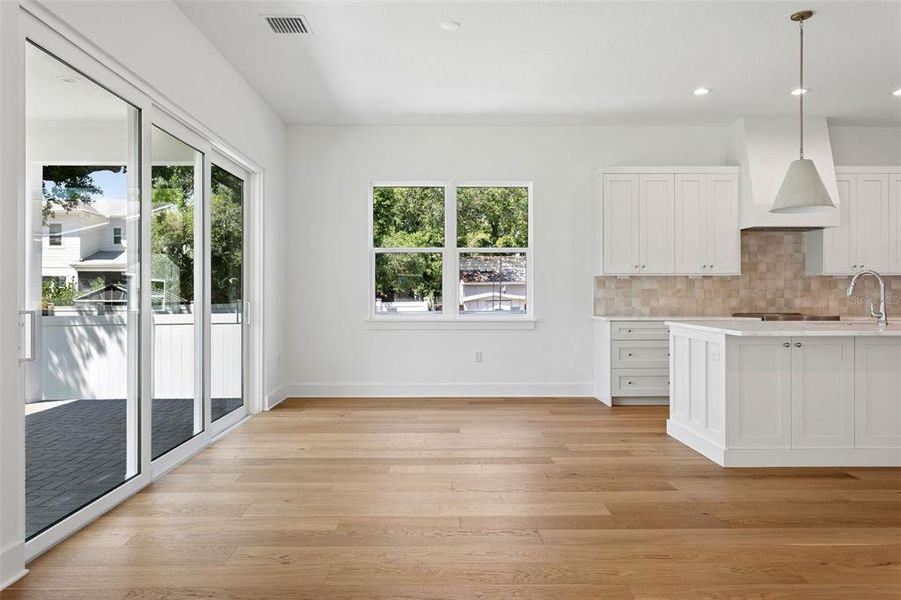 Spacious, unfurnished interior of a new home in , Tampa (Image 36).