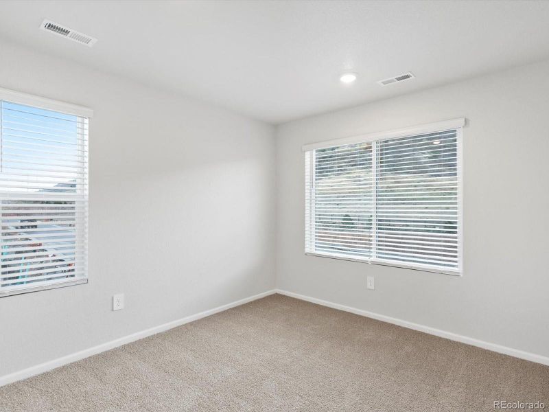 Spacious, unfurnished interior of a new home in Three Hills, Morrison (Image 16).