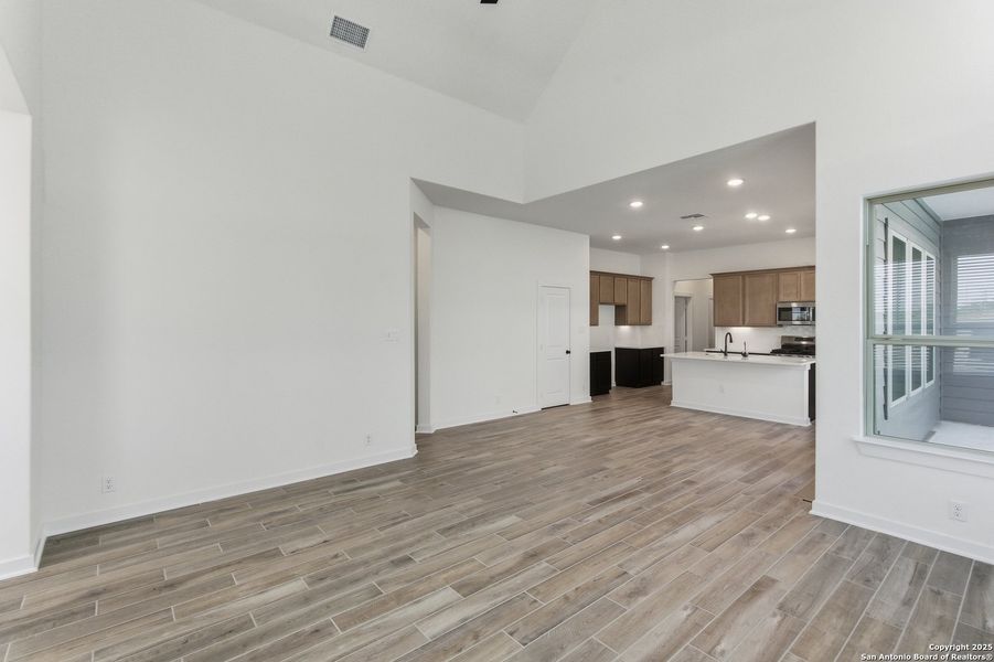Spacious, unfurnished interior of a new home in The Crossvine – Garden Homes, Schertz (Image 31). Spacious, unfurnished interior of a new home in The Crossvine – Garden Homes, Schertz (Image 31).