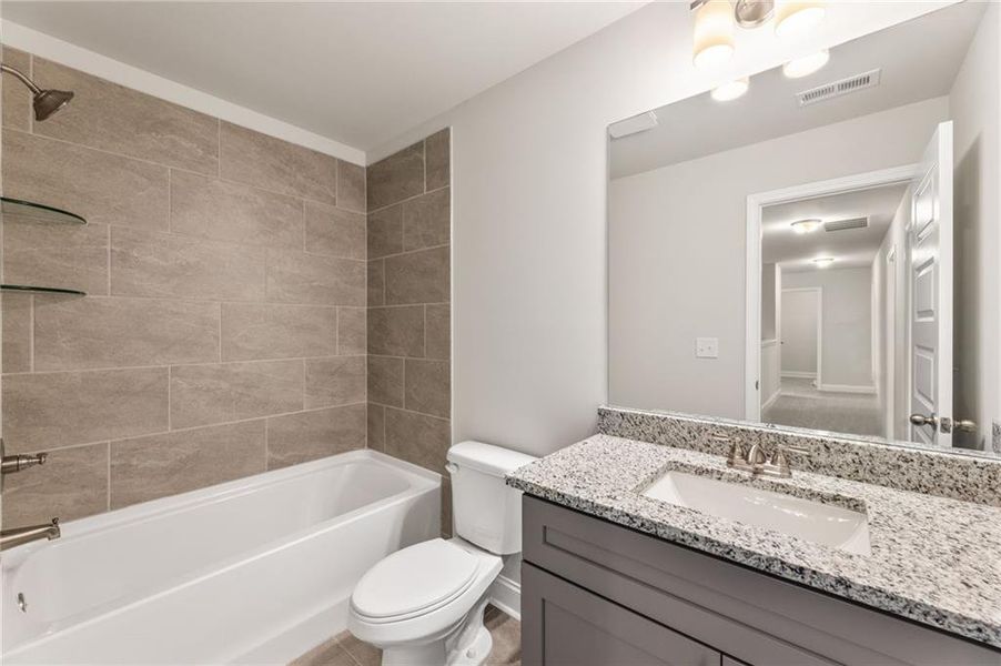 Furnished interior view inside a new home in Hellen Valley, Braselton (Image 9).