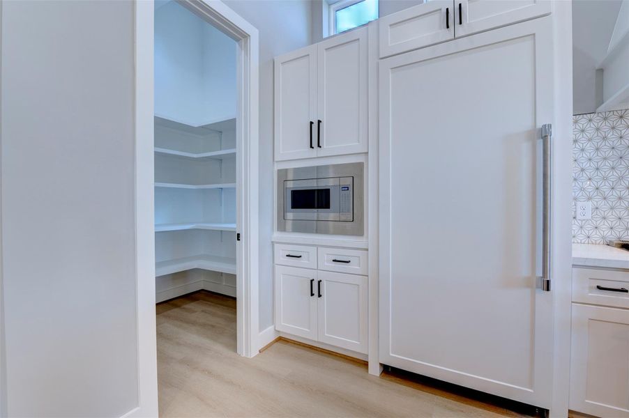 Furnished interior view inside a new home in , Seabrook (Image 9).