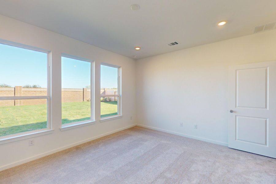 Spacious, unfurnished interior of a new home in Trillium, Richmond (Image 13).