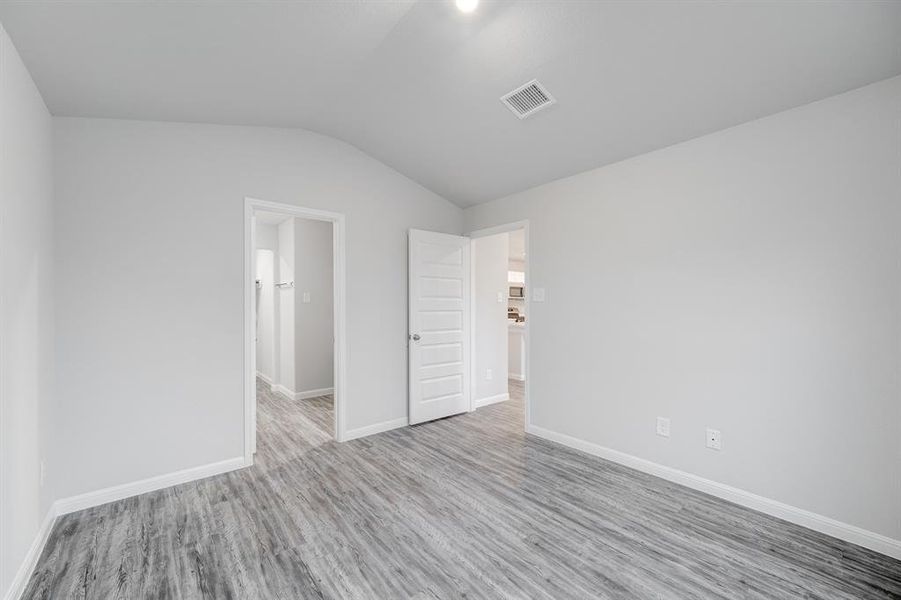 Spacious, unfurnished interior of a new home in Park Central, Mineola (Image 21).