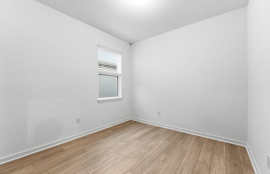 Spacious, unfurnished interior of a new home in Vida's Way, Wesley Chapel (Image 13).