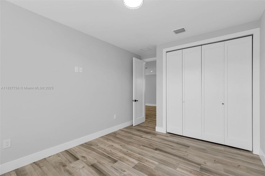 Spacious, unfurnished interior of a new home in , Key Largo (Image 34).