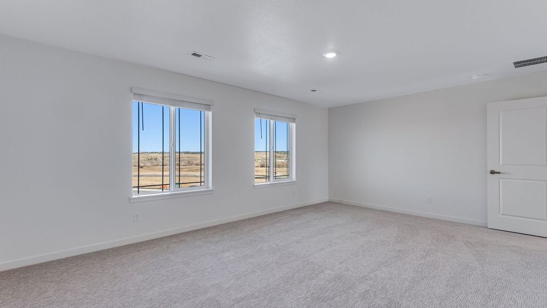 Spacious, unfurnished interior of a new home in Vista Meadows, Fort Lupton (Image 15).