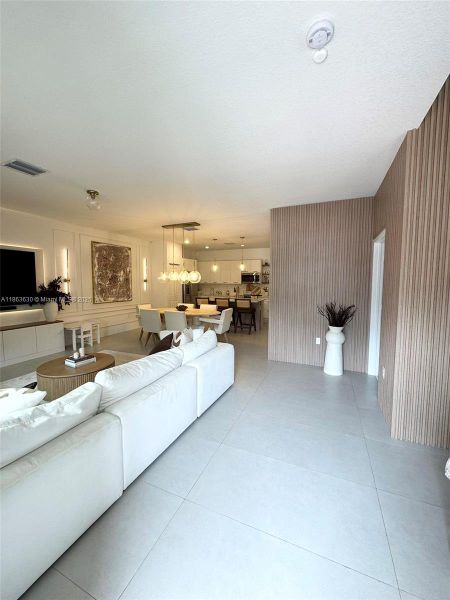 Furnished interior view inside a new home in , Doral (Image 9).