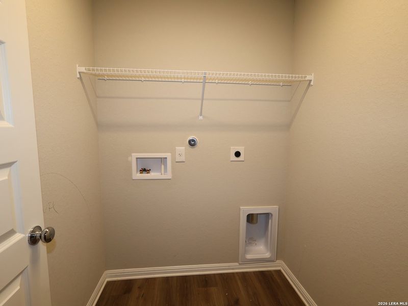 Spacious, unfurnished interior of a new home in Mesquite Ridge, San Antonio (Image 16).