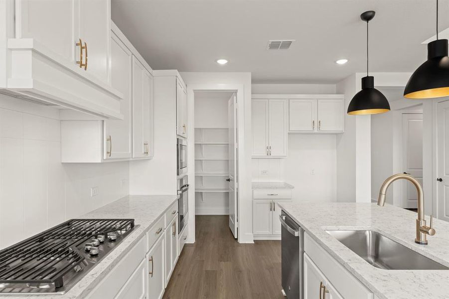 11. 612 Corner Post - Kitchen (3)