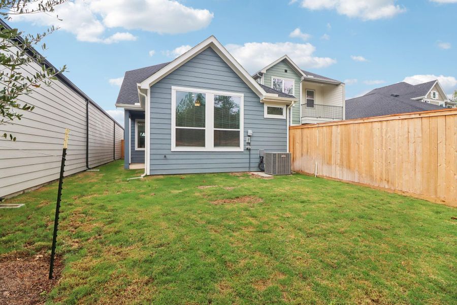 Exterior details and patio area of a home in Kresston 50's, Montgomery (Image 4).