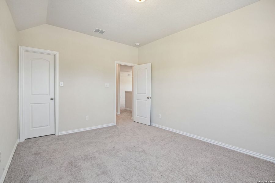 Spacious, unfurnished interior of a new home in Meyer Ranch - Enclave, New Braunfels (Image 41).