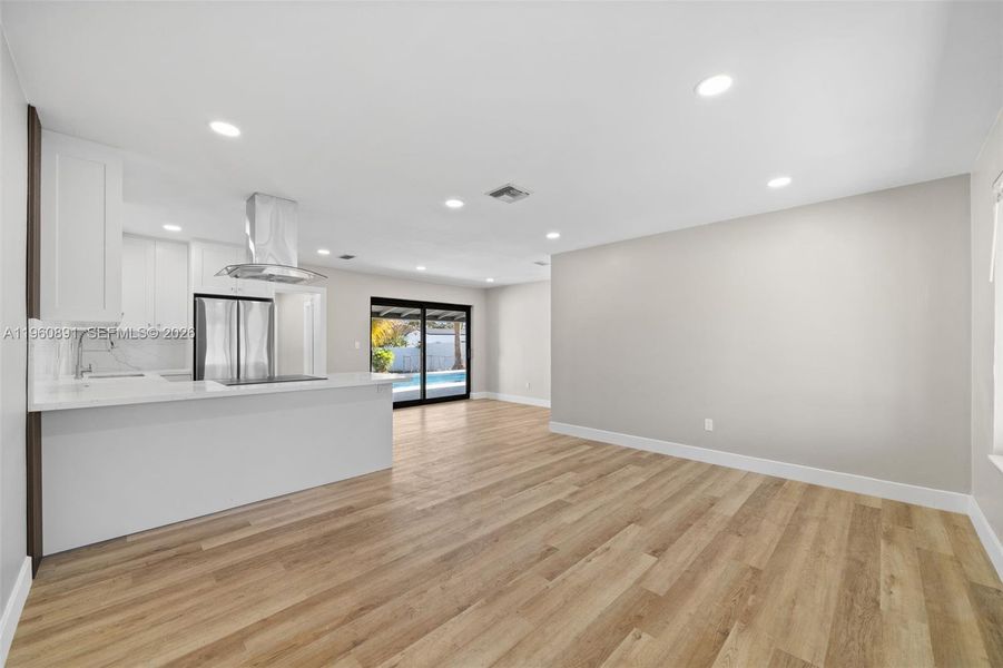 Spacious, unfurnished interior of a new home in , Cutler Bay (Image 10).