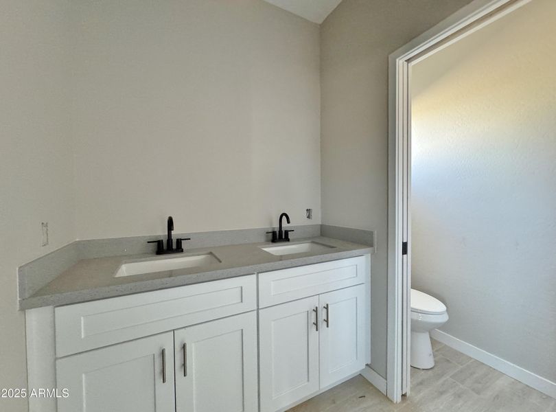 DBL Vanity Master Bath