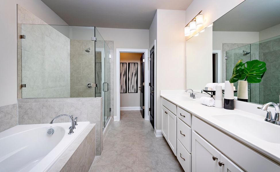 Glendale Home Design Owner's Bath