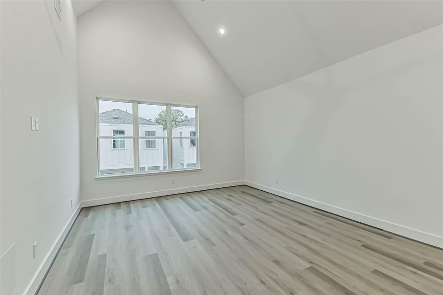 Spacious, unfurnished interior of a new home in , Houston (Image 33).