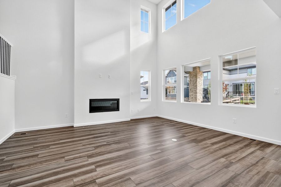 Spacious, unfurnished interior of a new home in Sterling Ranch Ascent Village, Littleton (Image 13).